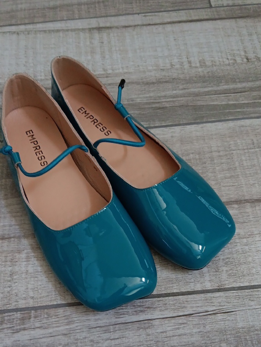 EMPRESS(AUSTRALIA)..SIZE 39 NEW!!